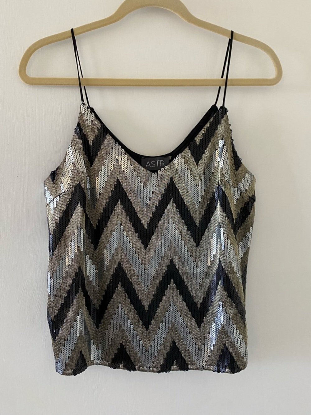ASTR Metallic Sequin Top Going Out Top Cami in Silver Black & Gold. Medium